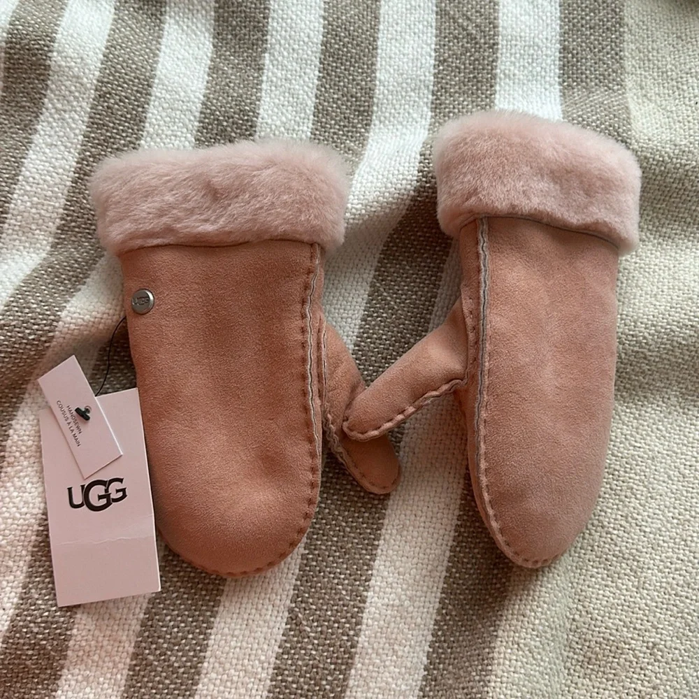 UGG handsewn sheepskin mitten